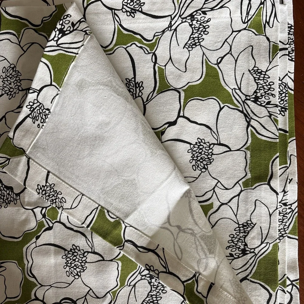 Crate & Barrel Lena ‎ Green floral  Placemats  Set Of 4, New Without Tags